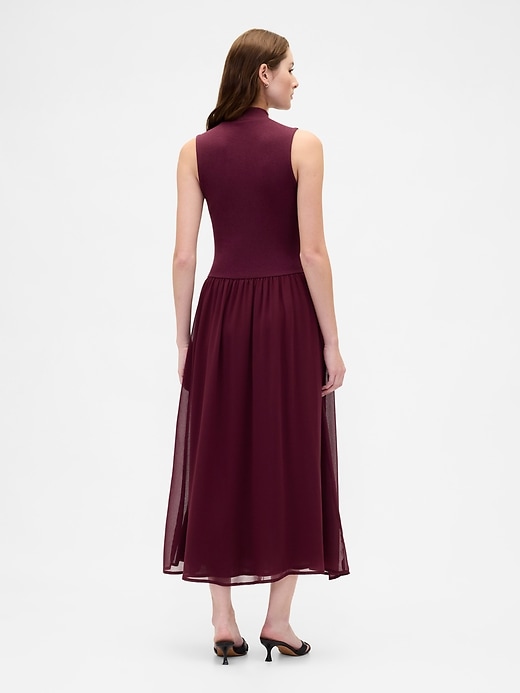 robe maxi moderne à col montant et matières mixtes