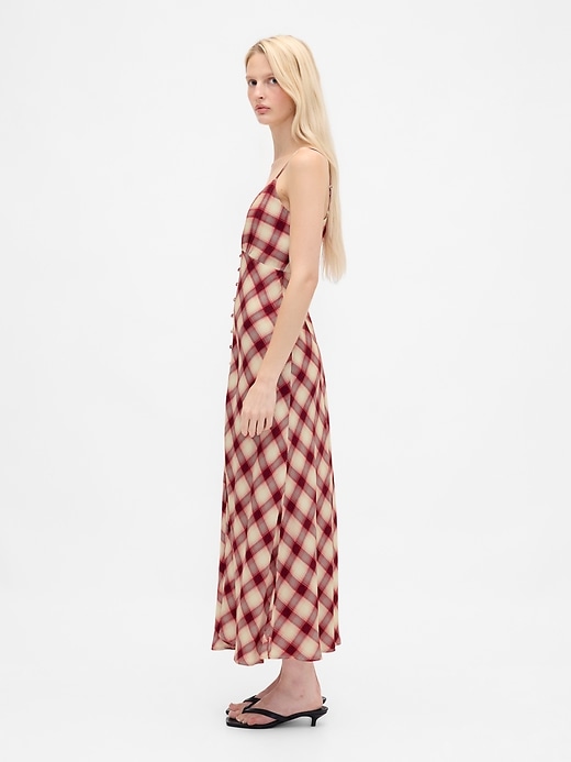 robe longue à bretelles boutonnées sur le devant