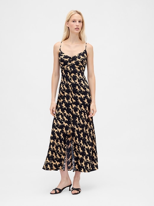 robe longue à bretelles boutonnées sur le devant