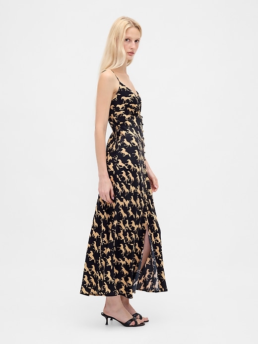 robe longue à bretelles boutonnées sur le devant