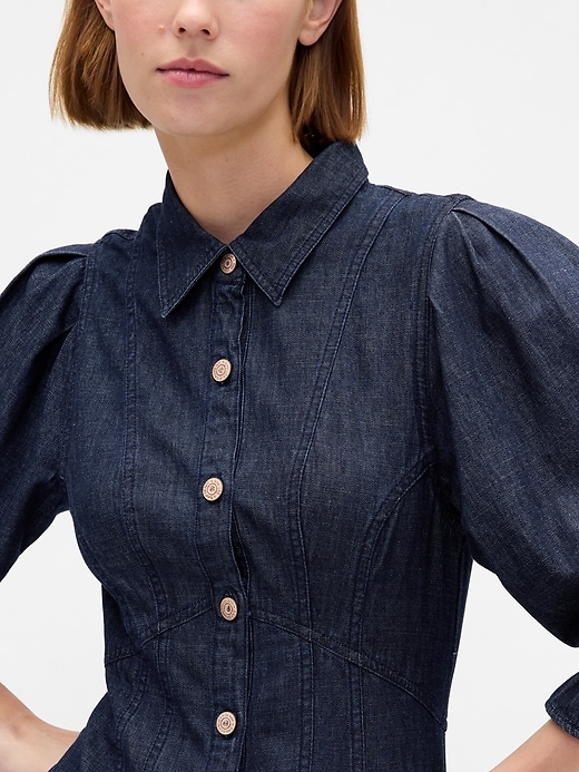 robe courte en jean à manches bouffantes et coutures apparentes