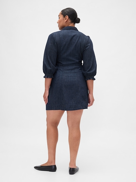 robe courte en jean à manches bouffantes et coutures apparentes