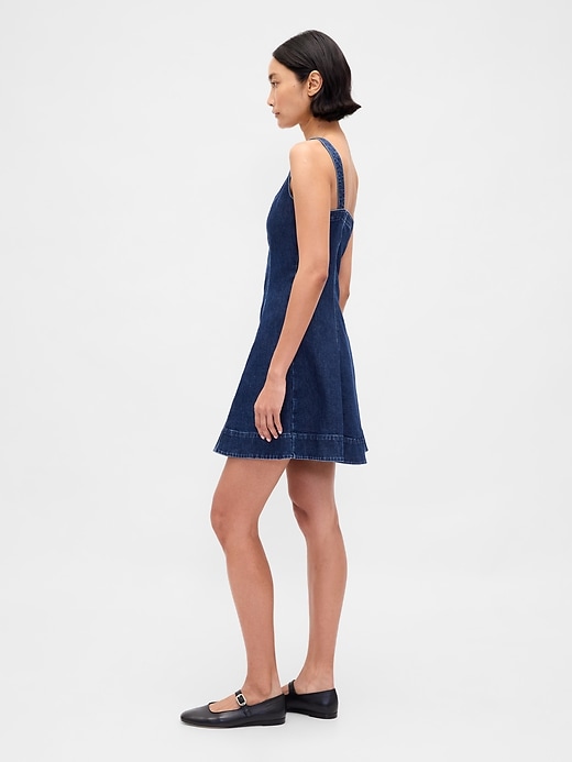 robe courte en jean zippée sur le devant