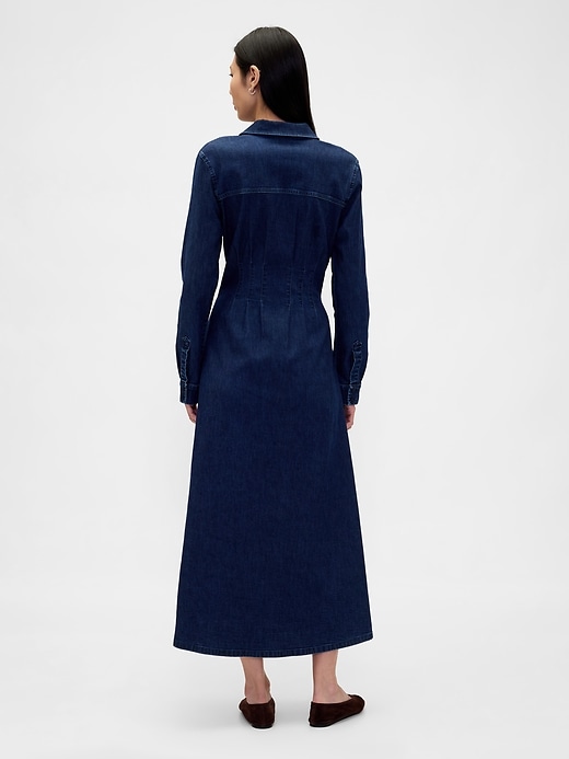 robe longue en jean à plis et boutons sur le devant
