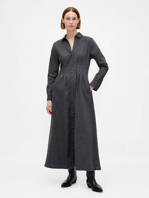 robe longue en jean à plis et boutons sur le devant