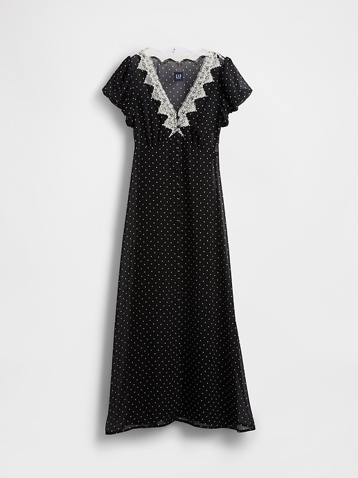 robe longue à col en v ornée de dentelle