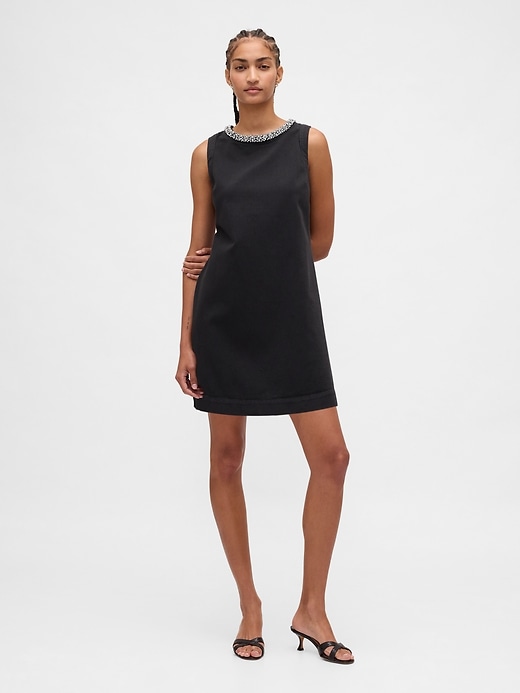 robe courte à col rond et col rond