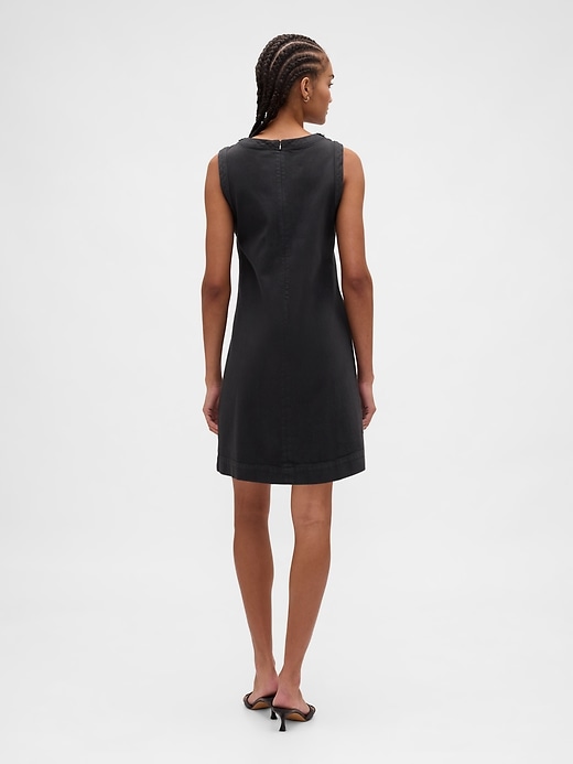 robe courte à col rond et col rond