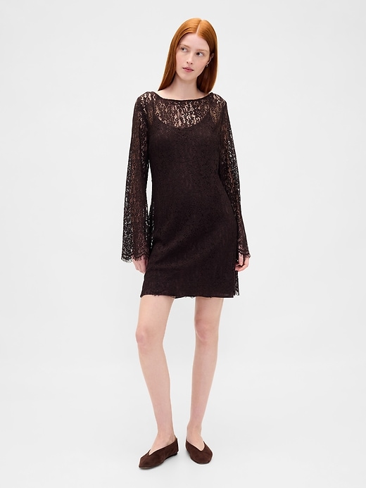 robe courte en dentelle