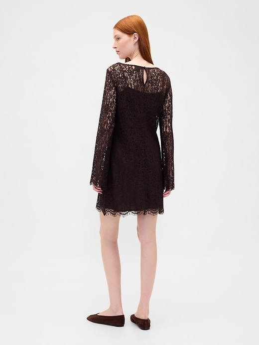 robe courte en dentelle
