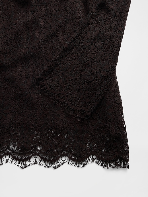 robe courte en dentelle