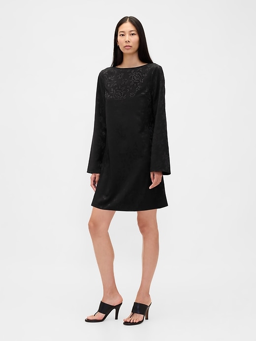 robe courte à col bateau