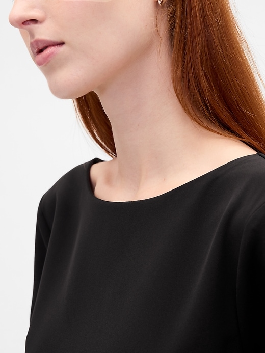 robe courte à col bateau