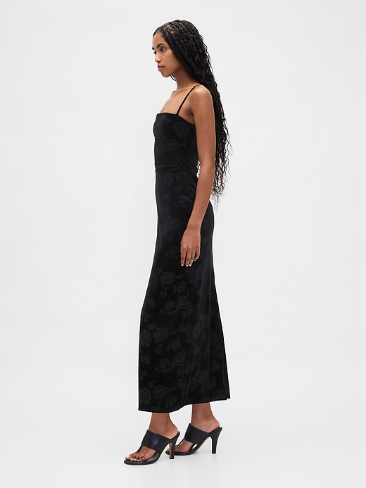 robe longue en velours à col carré