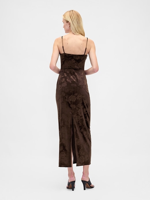 robe longue en velours à col carré
