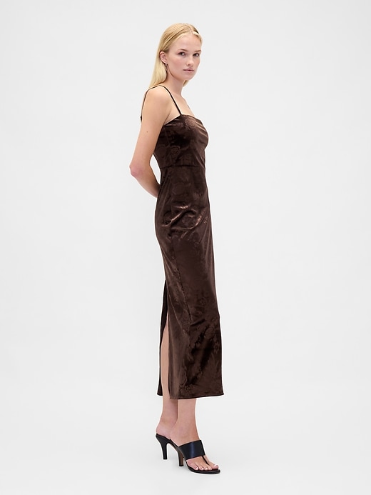 robe longue en velours à col carré