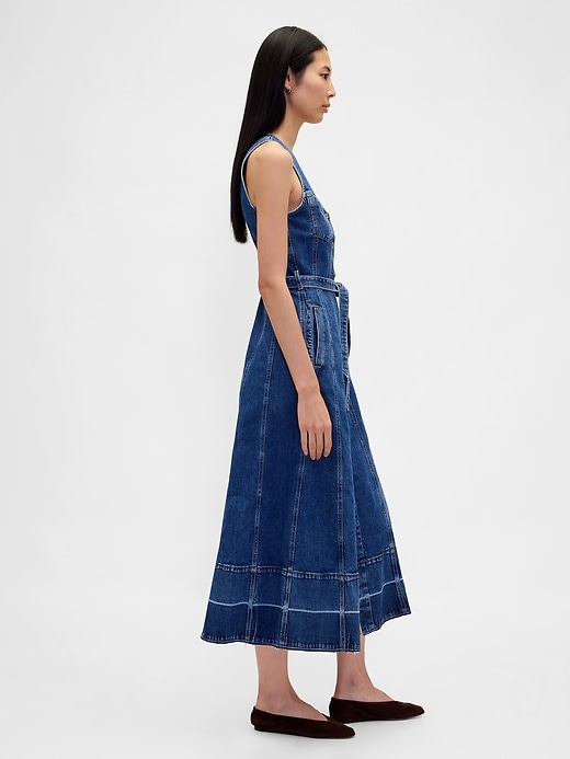 robe longue en jean à ceinture et boutons sur le devant