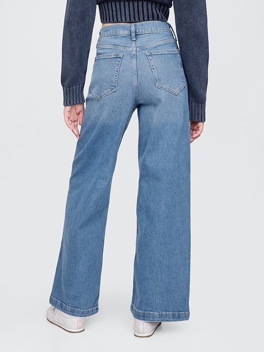 jean large à jambes hautes et chevilles
