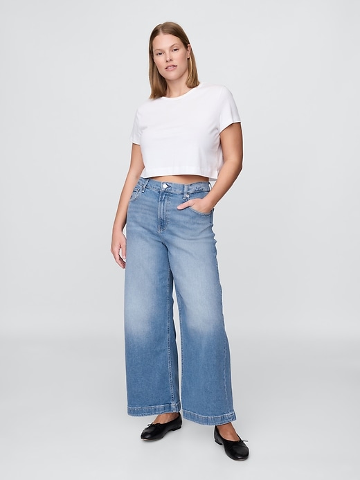 jean large à jambes hautes et chevilles