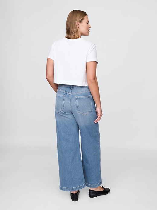 jean large à jambes hautes et chevilles