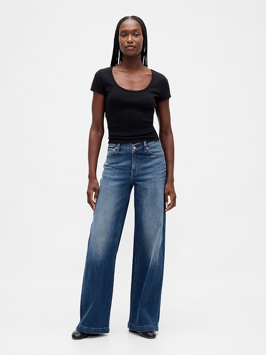 jean taille haute à jambes larges et coupe en v