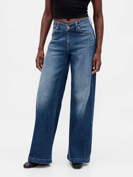 jean taille haute à jambes larges et coupe en v