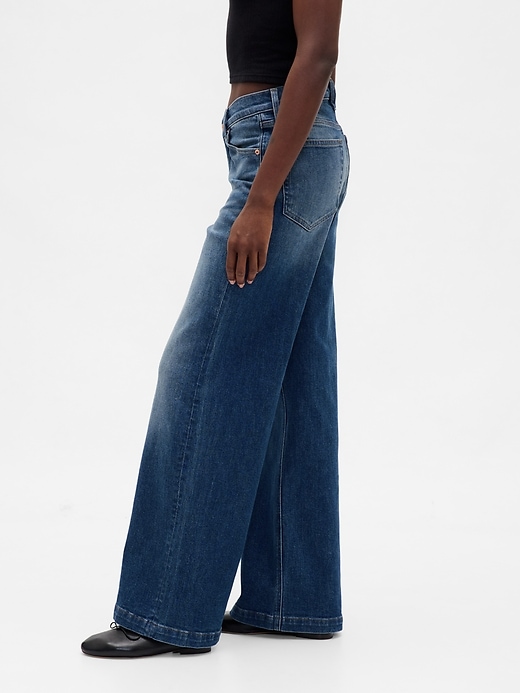 jean taille haute à jambes larges et coupe en v