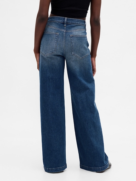jean taille haute à jambes larges et coupe en v