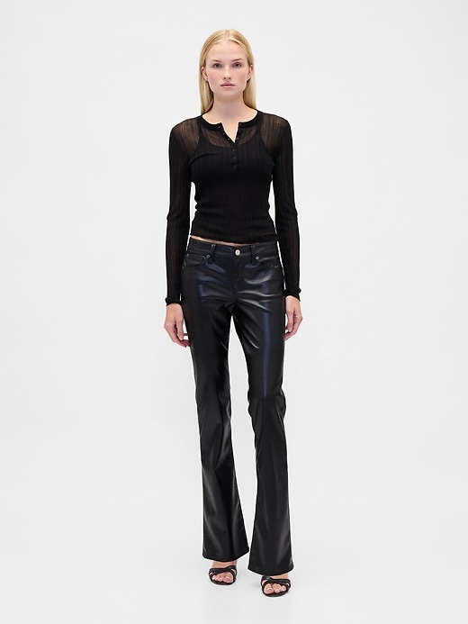 pantalon long et élancé taille basse en cuir végétalien recyclé