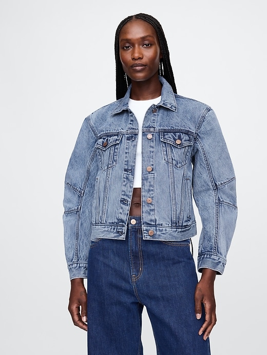 veste en jean iconique à manches bouffantes