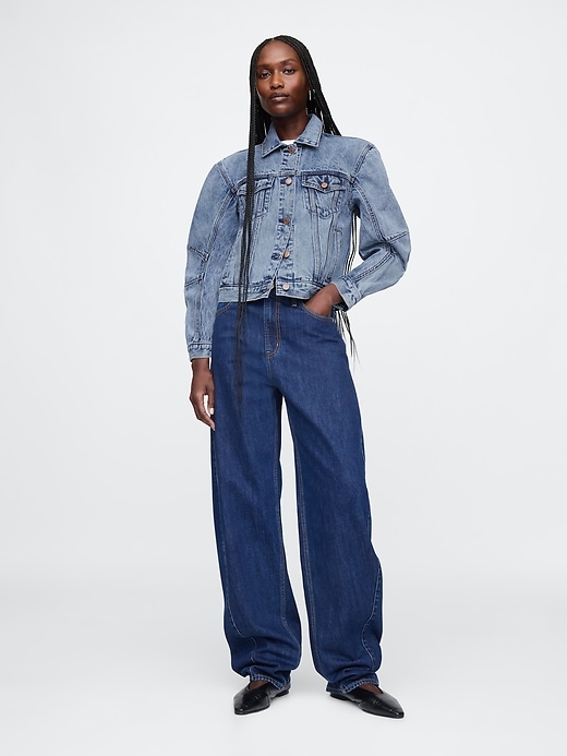 veste en jean iconique à manches bouffantes