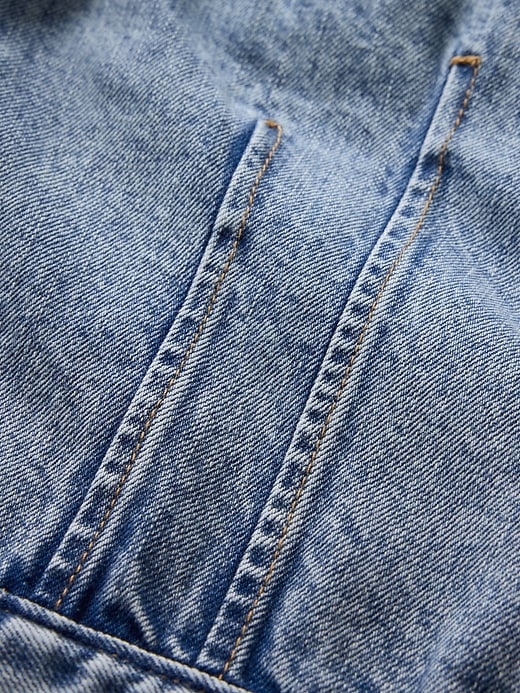 veste en jean iconique à manches bouffantes