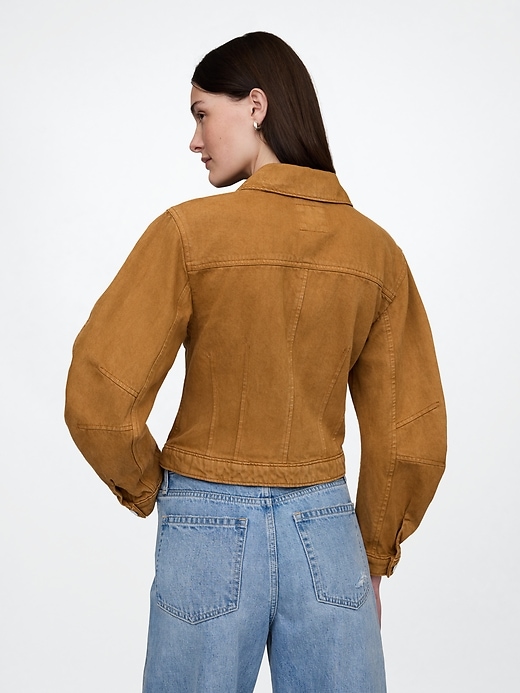 veste courte à manches bouffantes