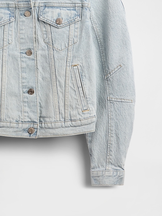 veste en jean iconique à manches bouffantes