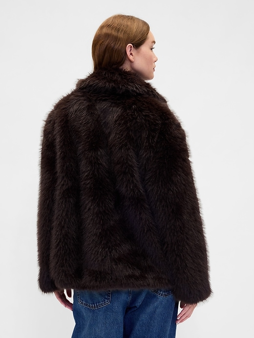 manteau en fausse fourrure
