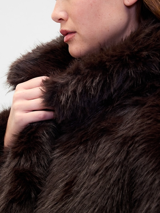 manteau en fausse fourrure