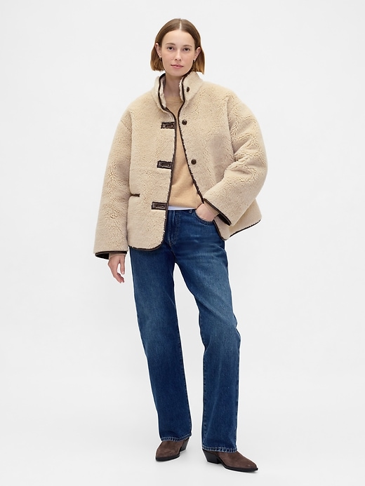 veste en sherpa recyclé et garniture en cuir végétalien