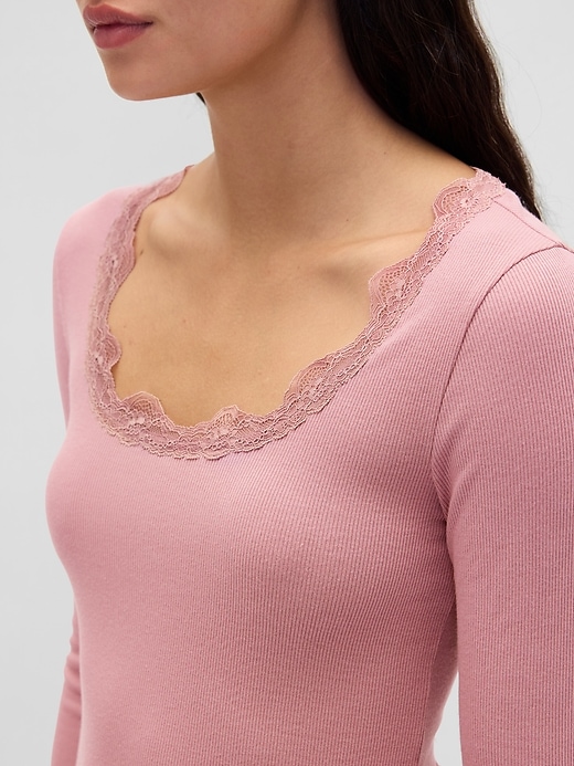 haut de pyjama côtelé à bordure en dentelle mini