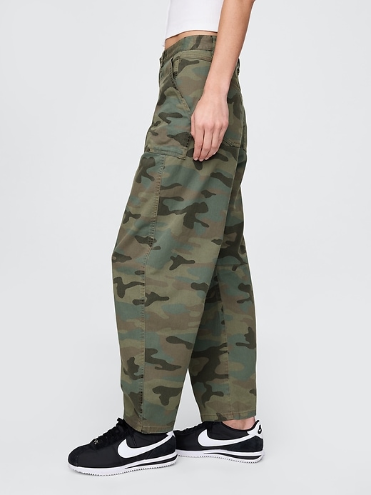 pantalon baril en sergé taille mi-haute