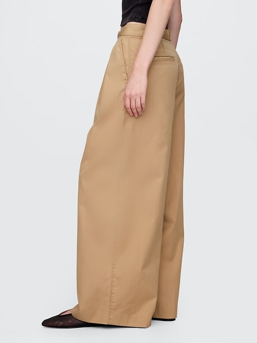 pantalon kaki à jambes larges plissé en sergé taille haute