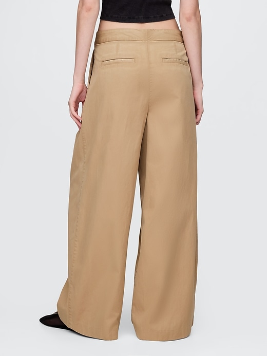 pantalon kaki à jambes larges plissé en sergé taille haute