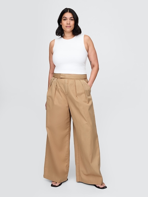 pantalon kaki à jambes larges plissé en sergé taille haute