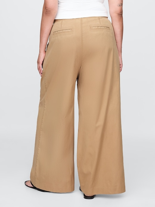 pantalon kaki à jambes larges plissé en sergé taille haute