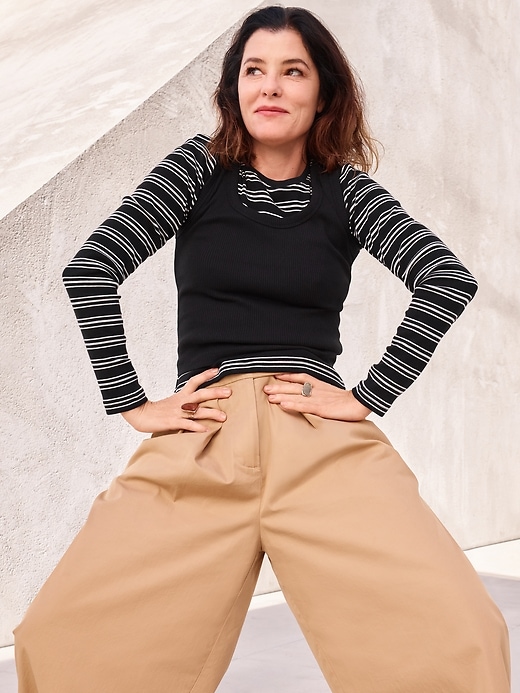 pantalon kaki à jambes larges plissé en sergé taille haute