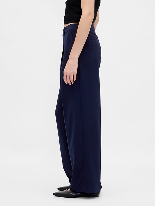 pantalon 365 à jambes larges plissées et taille basse
