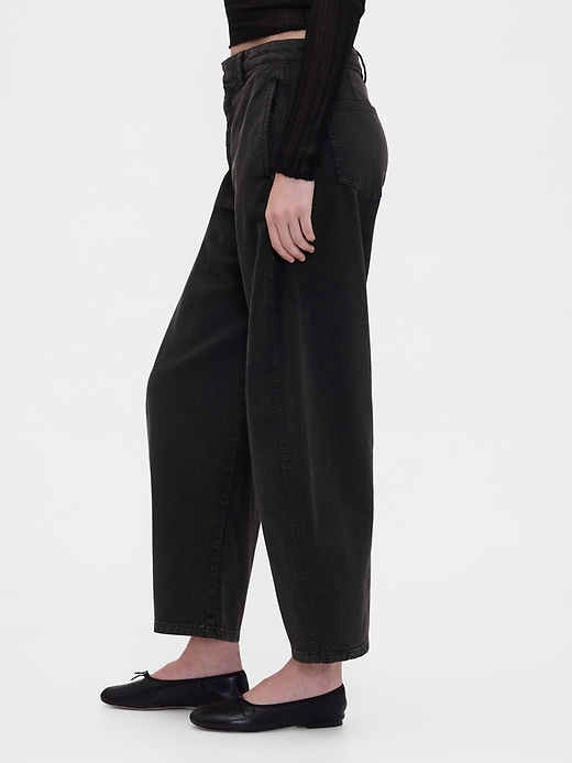 pantalon baril en sergé taille mi-haute