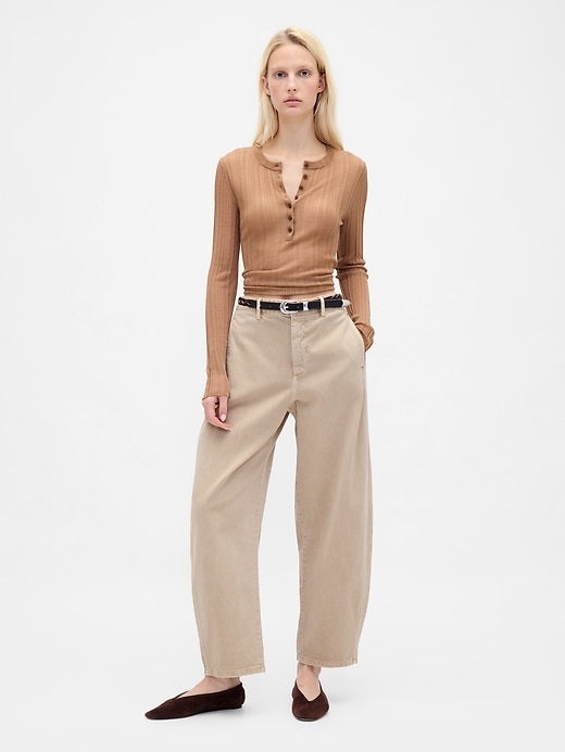 pantalon baril en sergé taille mi-haute