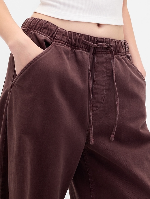 pantalon en sergé taille mi-haute à coupe flatteuse