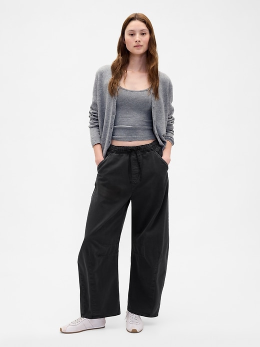 pantalon en sergé taille mi-haute à coupe flatteuse