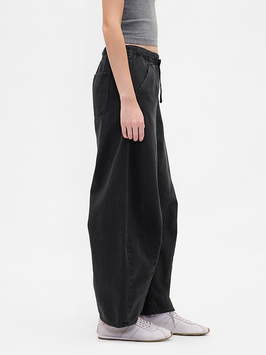 pantalon en sergé taille mi-haute à coupe flatteuse